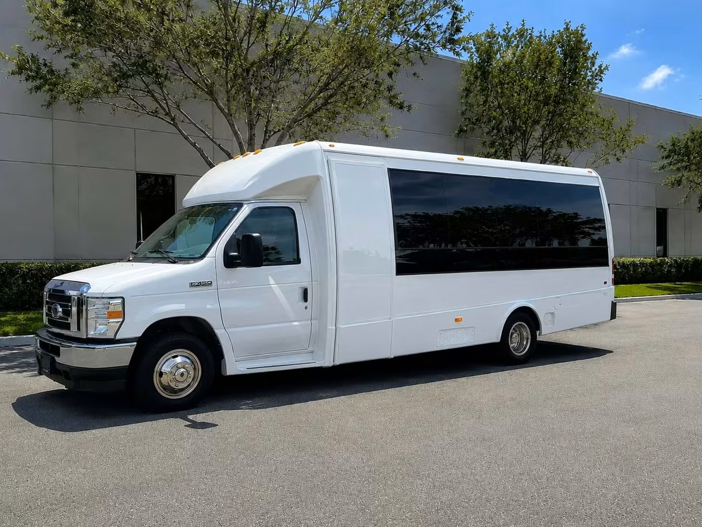 sherwood 15 passenger minibus rental