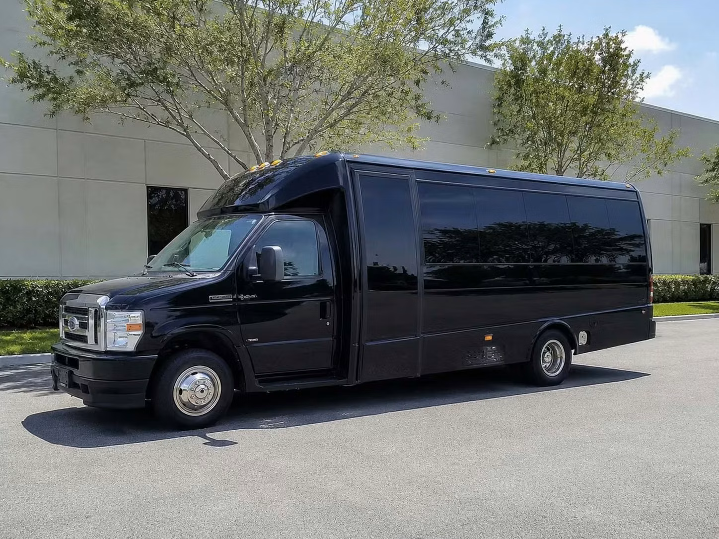 sherwood 18 passenger minibus rental