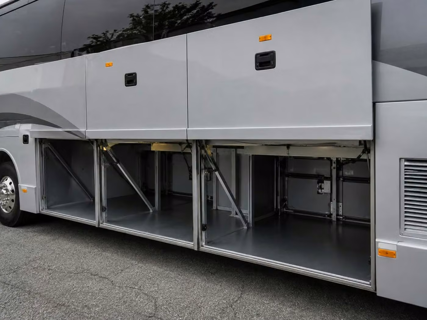 sherwood 56 passenger charter bus luggage bays